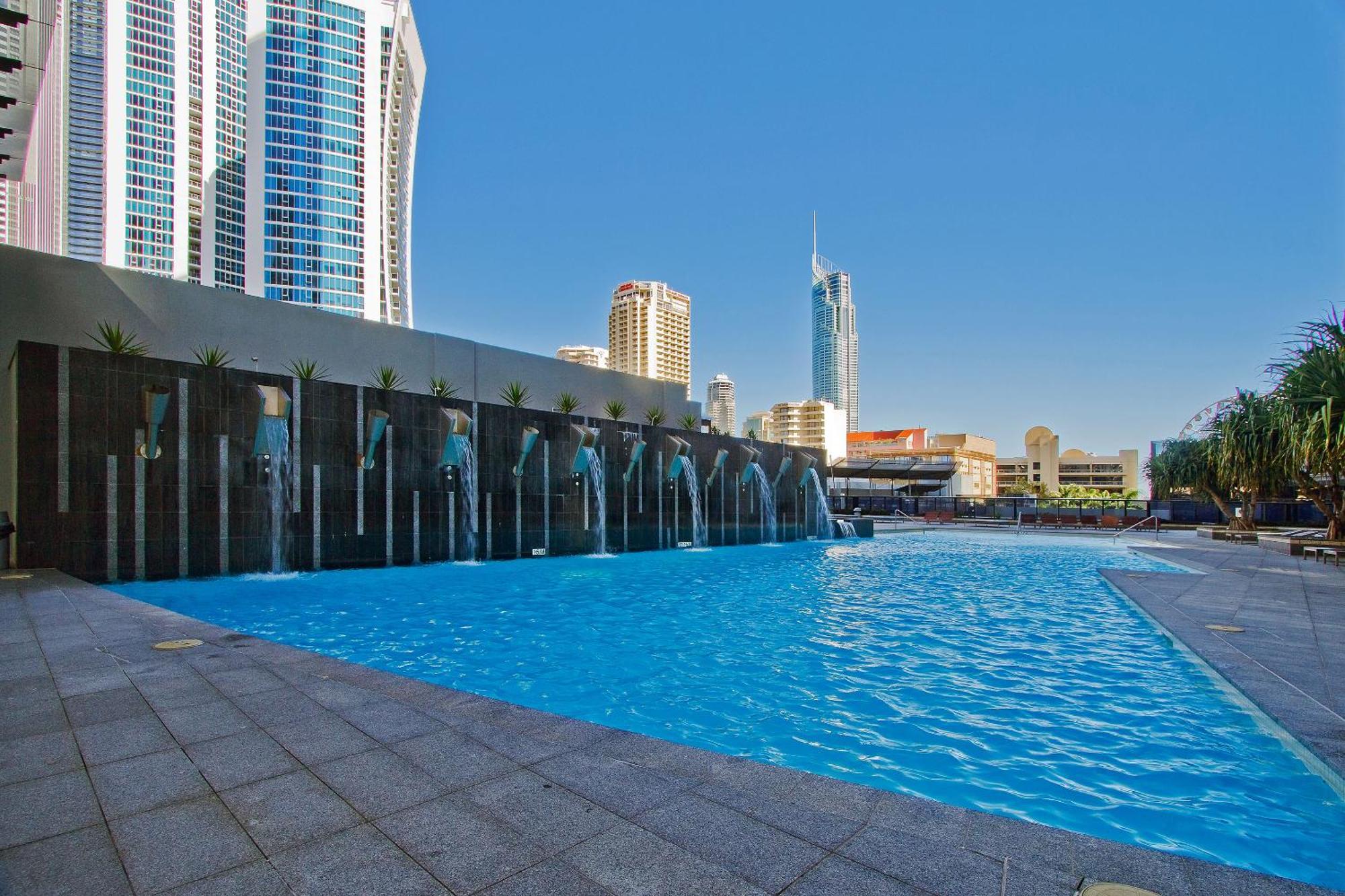 5 Bedroom Executive Sub Penthouse In The Heart Of Surfers With Full Ocean Views - Sleeps 12 - Circle On Cavill Amazing!! Голд-Кост Экстерьер фото